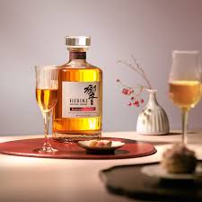 Hibiki Blossom Harmony Limited Edition 2022 43° 70 cl + GBX (6 botellas)